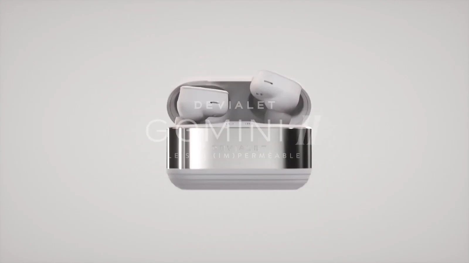 Boîtier et écouteurs Devialet Gemini II sur fond clair.